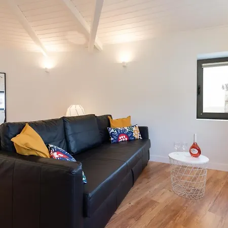Large Colourful Flats - Ace Location