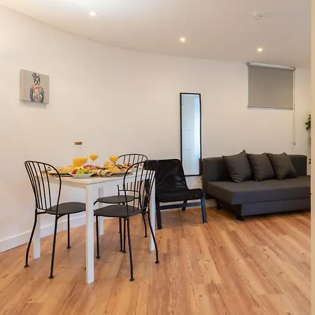Apartamento Large Colourful Flats - Ace Location