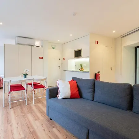 Apartment Large Colourful Flats - Ace Location