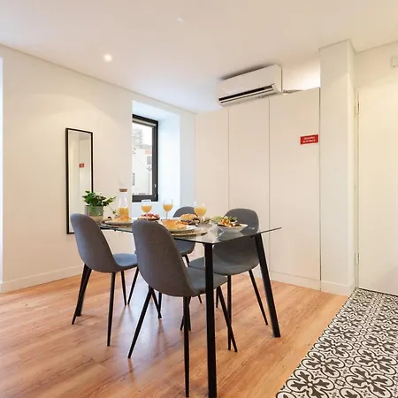Apartamento Large Colourful Flats - Ace Location *