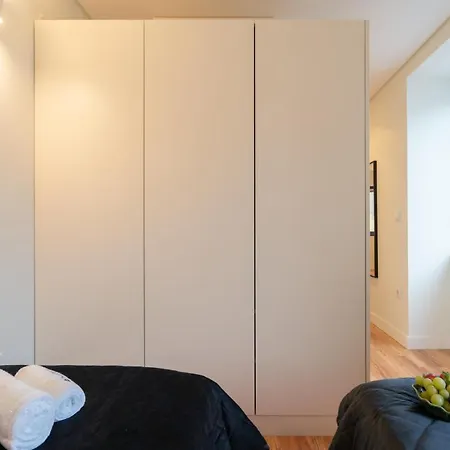 Large Colourful Flats - Ace Location Apartment