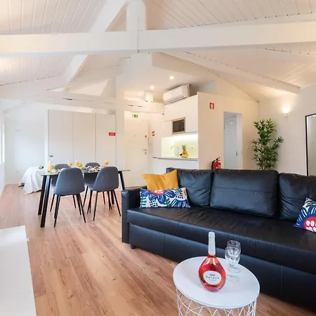 Apartment Large Colourful Flats - Ace Location *