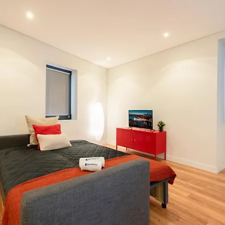 Large Colourful Flats - Ace Location *