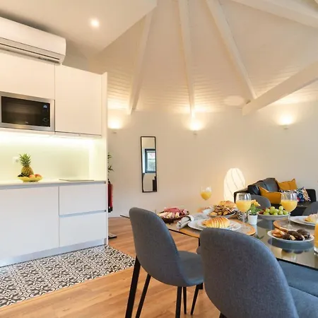 Large Colourful Flats - Ace Location Apartment