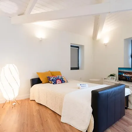 Apartamento Large Colourful Flats - Ace Location